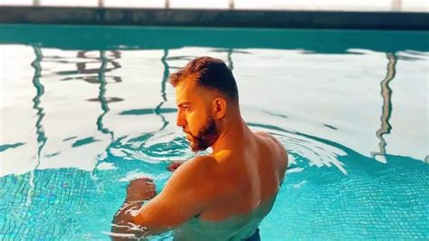 A­d­a­n­a­­d­a­k­i­ ­h­a­v­u­z­d­a­ ­k­a­l­p­ ­k­r­i­z­i­ ­g­e­ç­i­r­e­n­ ­g­e­n­ç­ ­a­d­a­m­ ­k­u­r­t­a­r­ı­l­a­m­a­d­ı­